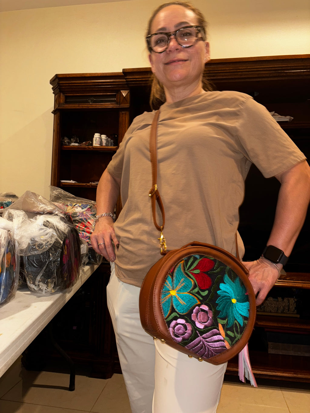 Bolsa Circular Artesanal de Yute y Cuero Vegano – Bordado Mexicano