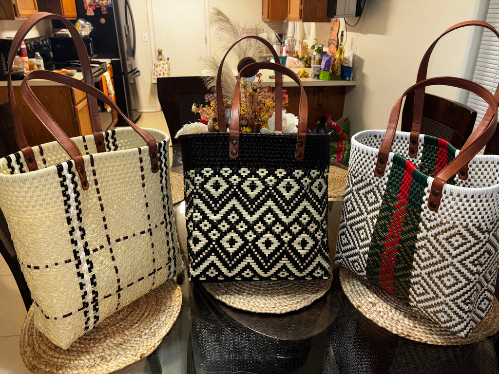 BOLSO ARTESANAL DE TEJIDO HUICHOL FINO