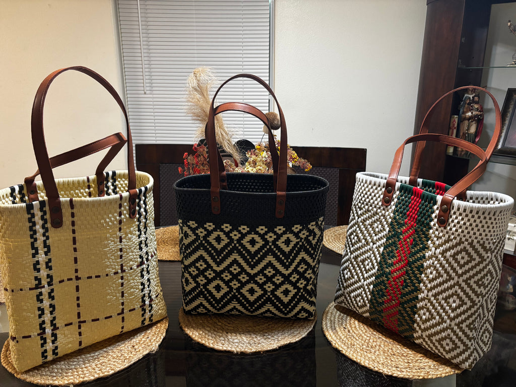 BOLSO ARTESANAL DE TEJIDO HUICHOL FINO