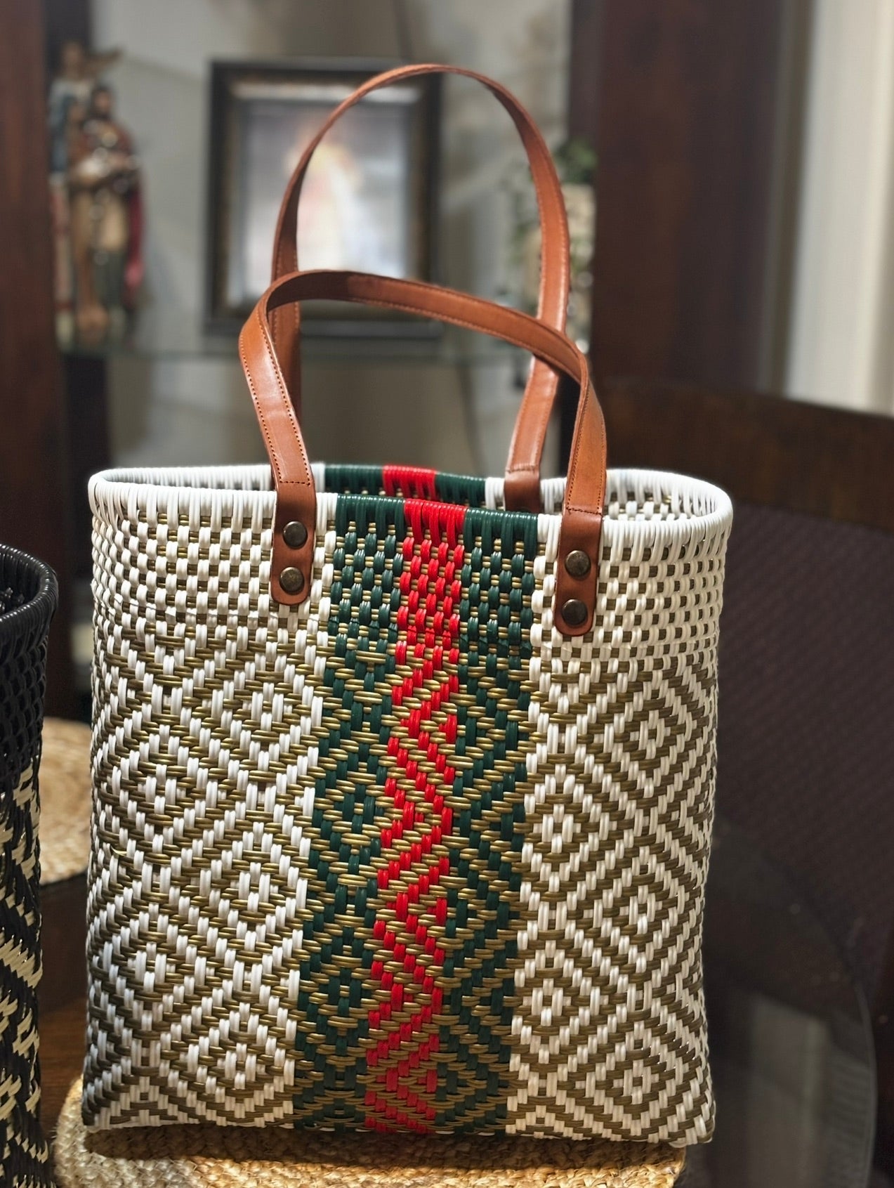 BOLSO ARTESANAL DE TEJIDO HUICHOL FINO