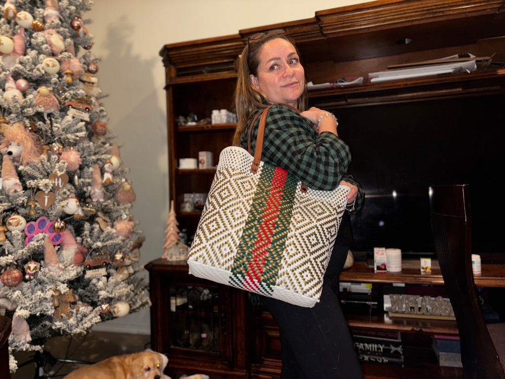 BOLSO ARTESANAL DE TEJIDO HUICHOL FINO