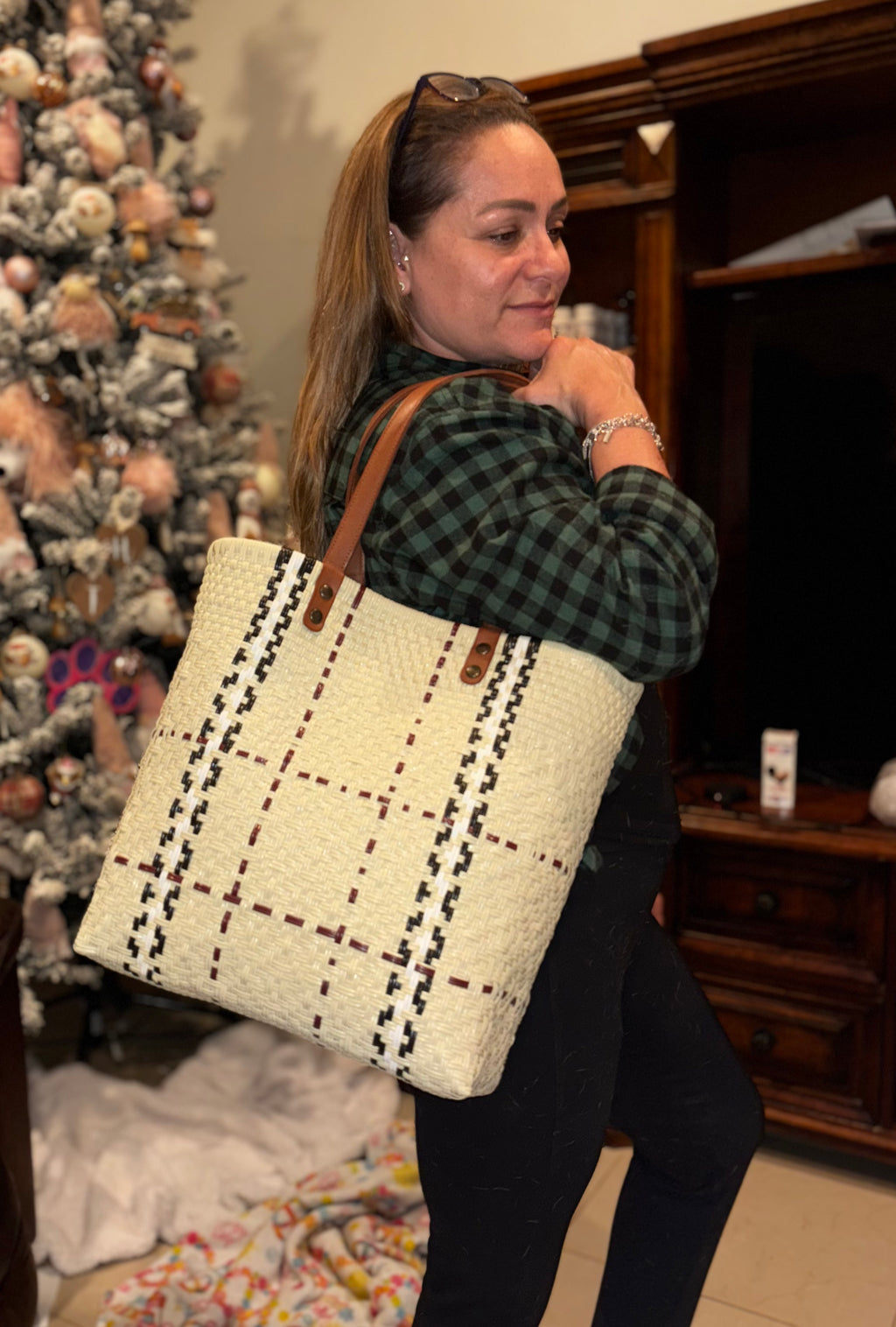 BOLSO ARTESANAL DE TEJIDO HUICHOL FINO